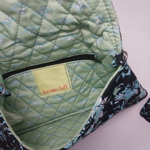 Set of two cosmetic bags. - Picture 5 of 13